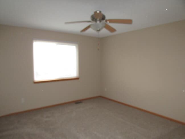 Building Photo - 4 BEDROOM | 3 BATH | FENCED YARD | DOUBLE ...