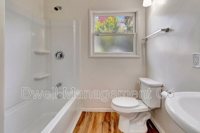 Building Photo - 4661 Lee Ave