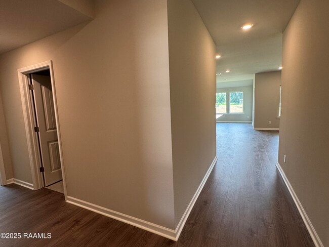 Building Photo - 226 Sidney Oaks Dr