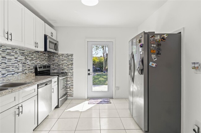 Building Photo - 4200 SW 38th St