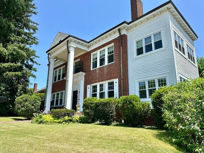 Building Photo - 476 Jamaicaway