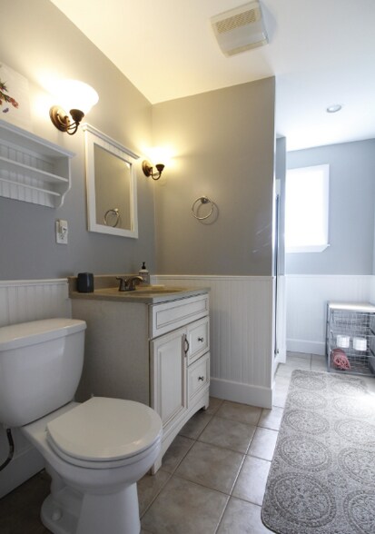 Building Photo - 210 Old Colony Ave