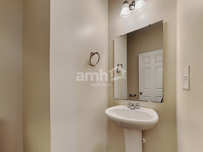 Building Photo - 202 Short Woods Ct