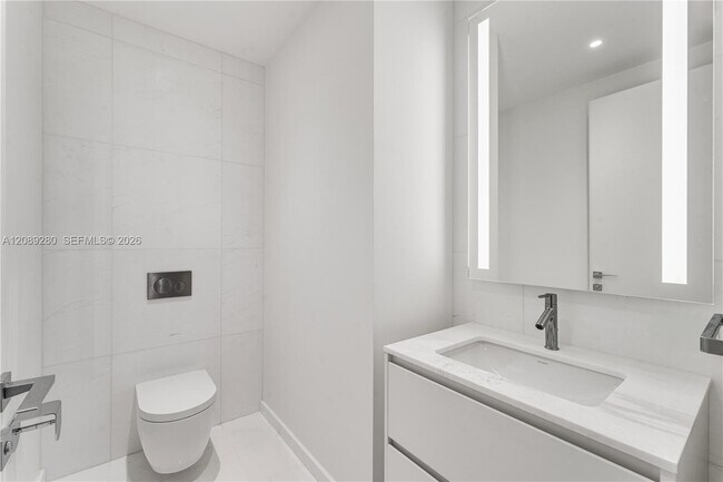 Building Photo - 300 Biscayne Blvd Way