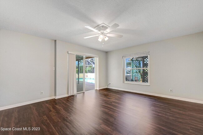 Building Photo - Suntree living