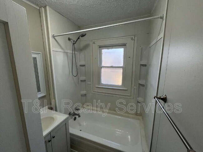 Building Photo - 23 S Spencer Ave