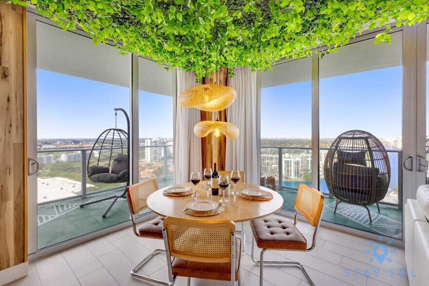 Building Photo - 4010 S Ocean Dr