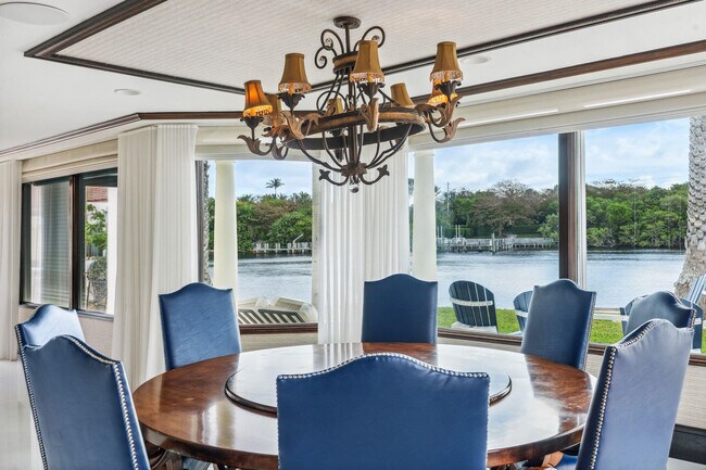 Building Photo - 3100 NE 46th St