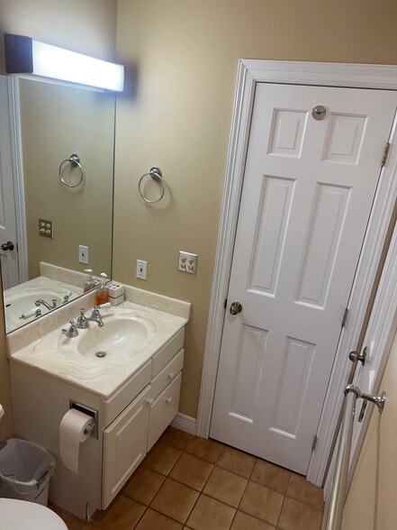 Building Photo - 107 Spring Creek Ct