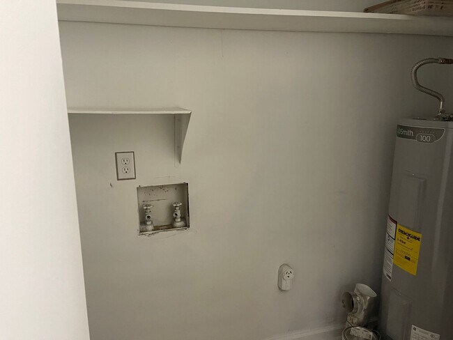 Building Photo - 2 bd 1 ba duplex in a Great Location