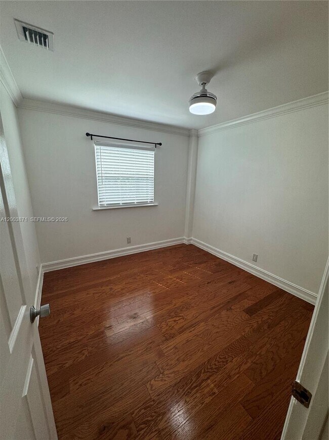 Building Photo - 3920 Woodside Dr