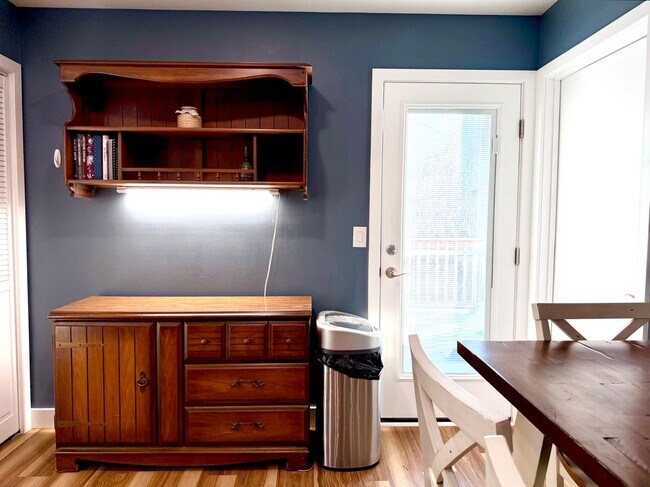 Building Photo - 320 Cottonwood Ct