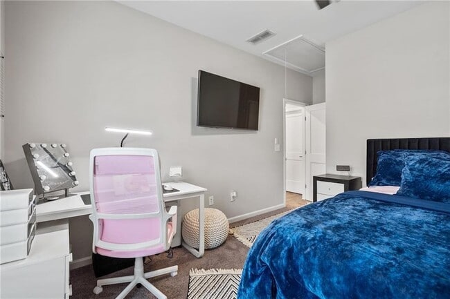 Building Photo - 2047 Drew Dr