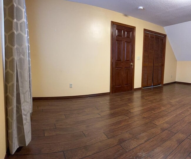 Building Photo - 161 Starling Rd