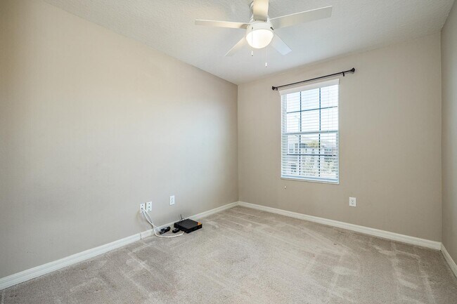 Building Photo - 7069 Woodchase Glen Dr