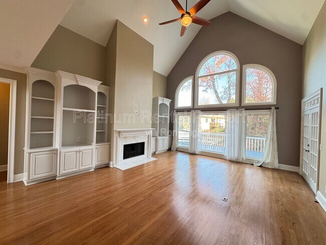 Building Photo - 425 Water Shadow Ln