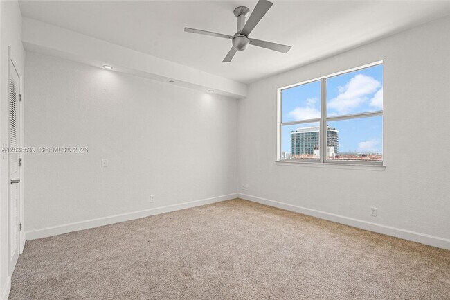 Building Photo - 401 69th St