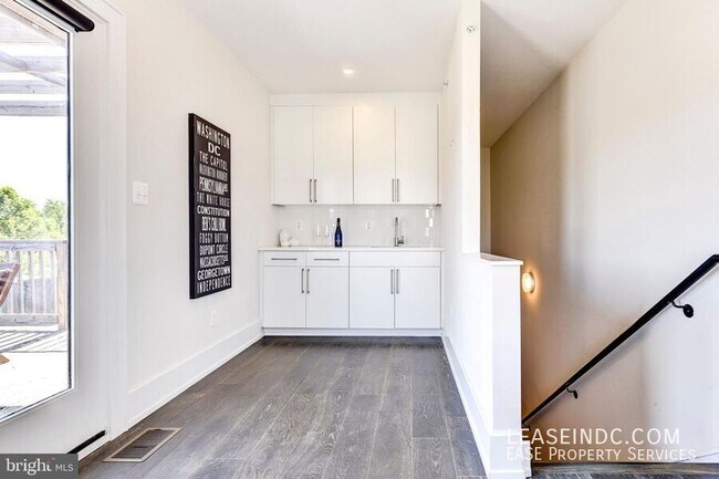Building Photo - 3467 Holmead Pl NW