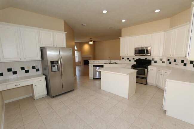 Building Photo - 1611 Maryvale Dr