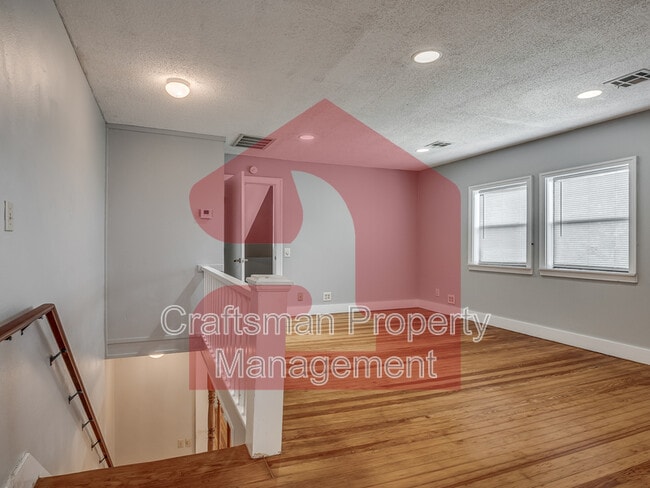 Building Photo - 1501 Gladstone Terrace