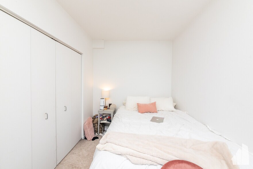 Building Photo - 21 W Chestnut St