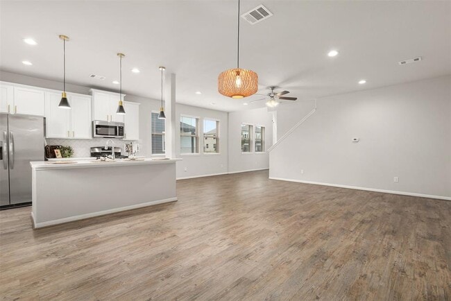Building Photo - 7325 Hinsdale Dr