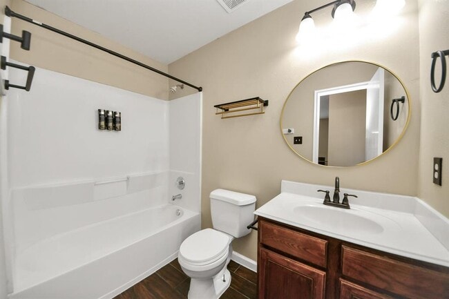 Building Photo - 7611 Legacy Pines Dr