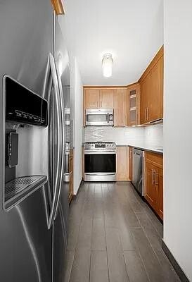 Building Photo - 275 Greenwich St