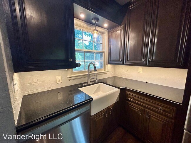 Building Photo - 3 br, 1 bath House - 1501 S Carter Pl
