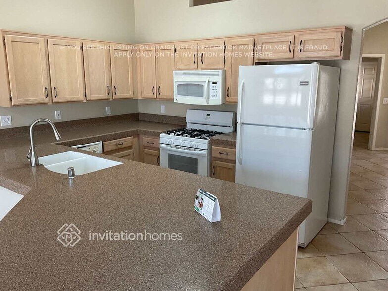 Building Photo - 7120 Desert Clover Ct