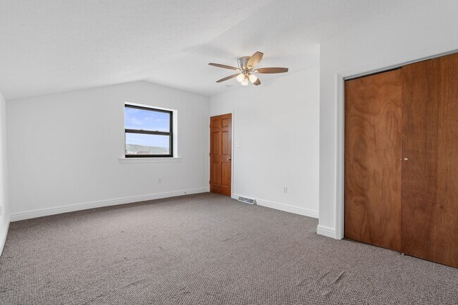 Building Photo - 2304 1/2 E Carson Street