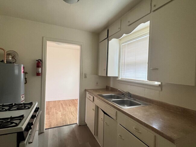 Building Photo - 1016 Wilmoore Dr SE