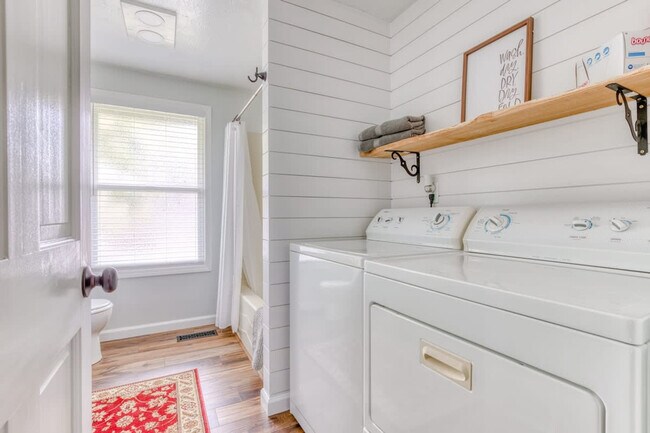 Building Photo - 353 Brightwood Ct