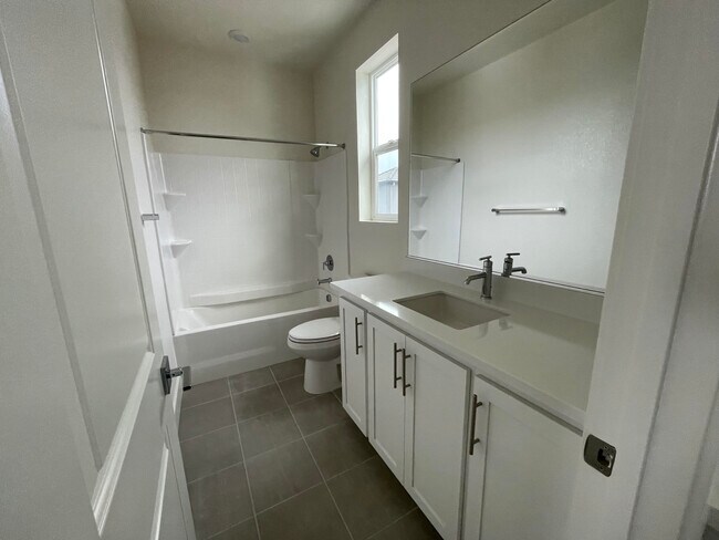 Building Photo - 2297 Daimler St
