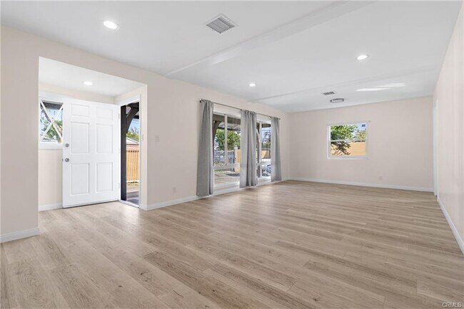 Building Photo - 14724 Strathern St