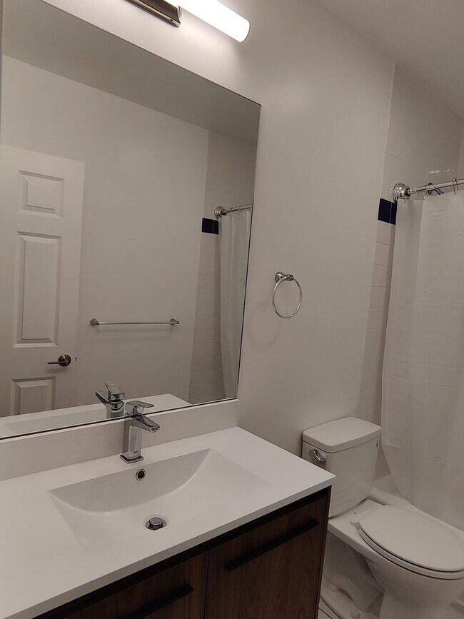 Building Photo - Coolidge Corner Area of Brookline. In-Unit Washer and Dryer, Heat, Hot Water Included, Bonus Room