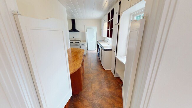 Building Photo - Charming Cape Cod Home | Hardwood Flooring