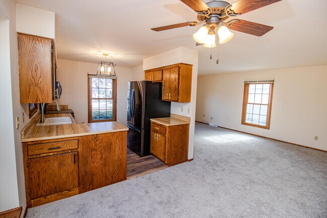 Building Photo - 1055 S Imperial Dr