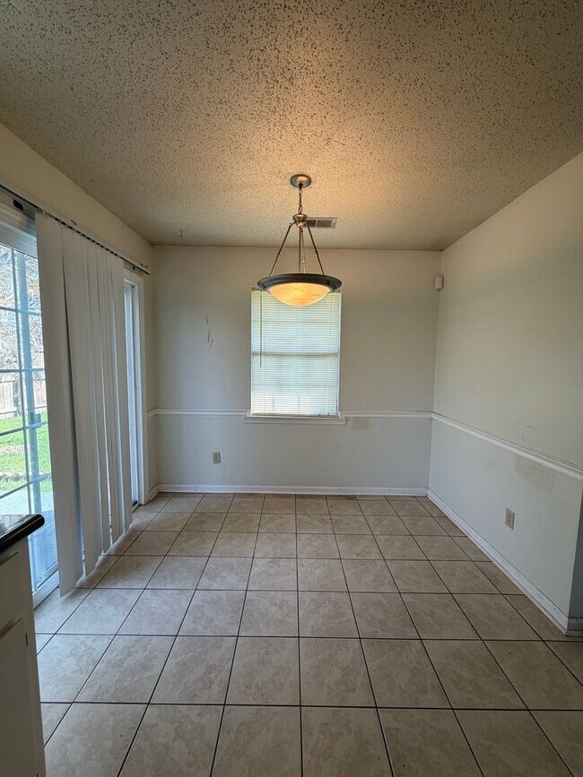 Building Photo - 911 Black Willow Dr