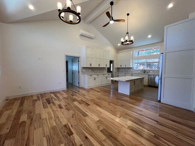 Building Photo - 7071 Martwood Way