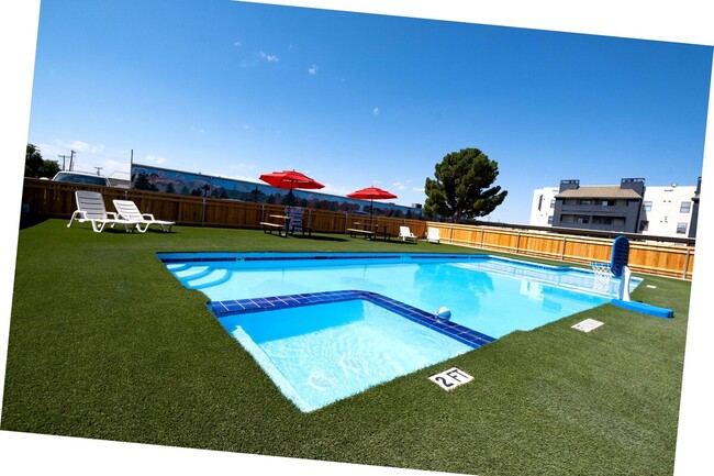 Awesome Pool! - Paramount Square Apartments