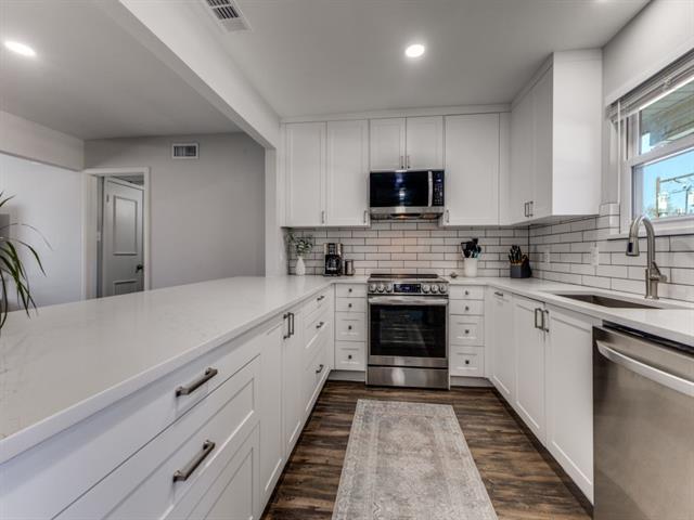 Building Photo - 6037 Sandhurst Ln