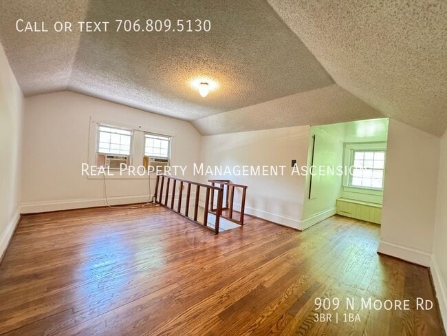 Building Photo - 909 N Moore Rd