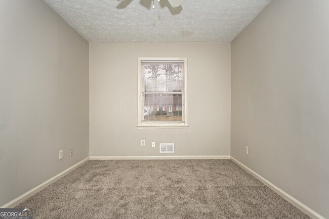 Building Photo - 6183 Fieldcrest Dr