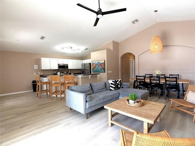 Building Photo - 353 Kensington Dr