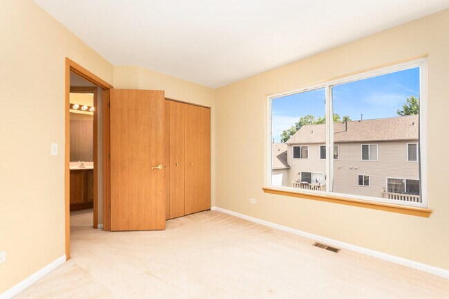 Building Photo - 2611 Canyon Dr