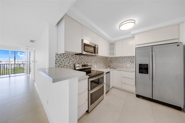 Building Photo - 20301 W Country Club Dr