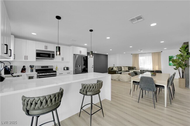 Building Photo - 1705 Battle Creek Cir