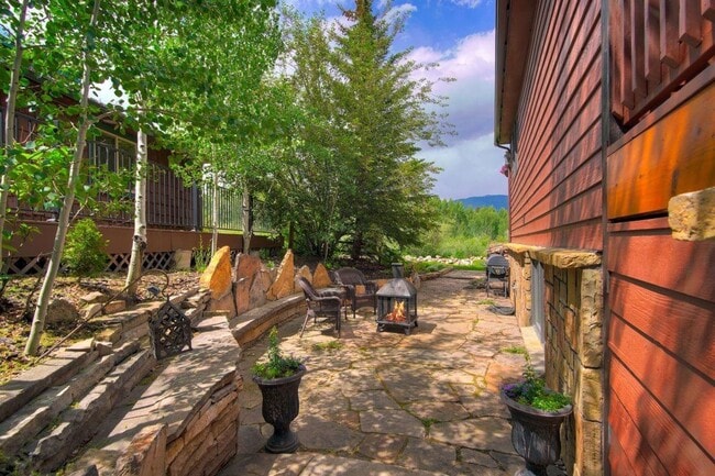 Building Photo - Home in Willowbrook for Rent