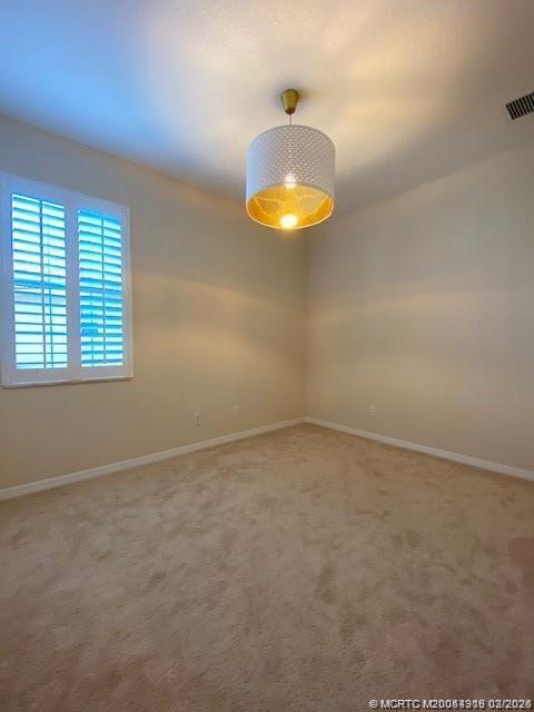 Building Photo - 566 SW Glen Crest Way